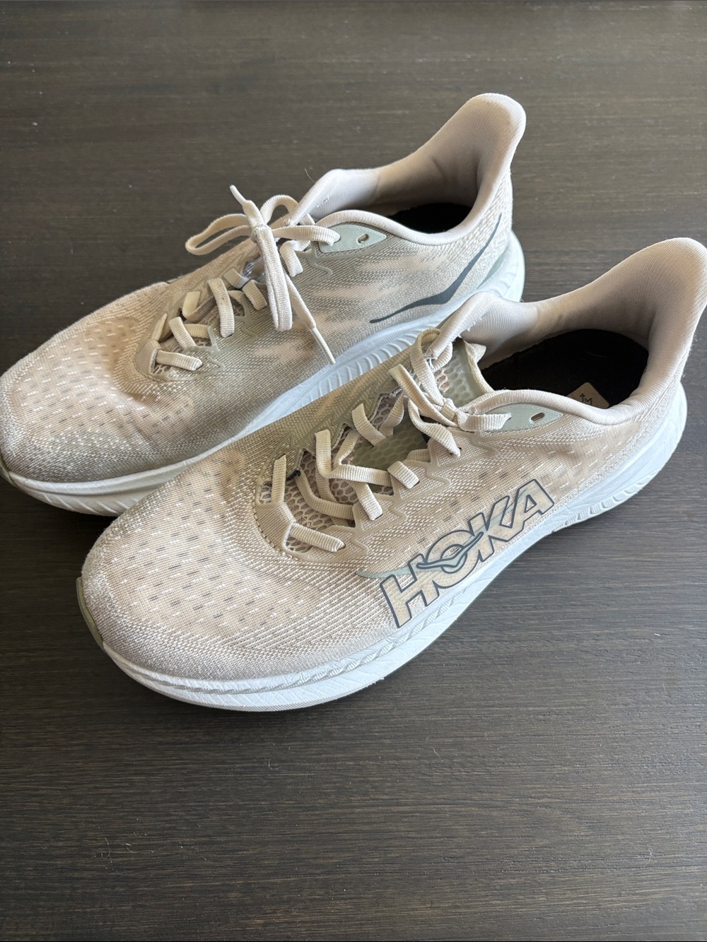 Hoka Mach 6 Men’s Running Shoes in Light Beige with Pale Gray and White Accents